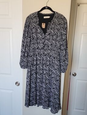NWT Leia n Co Black and White Floral Long-Sleeve Button Up Midi Dress L